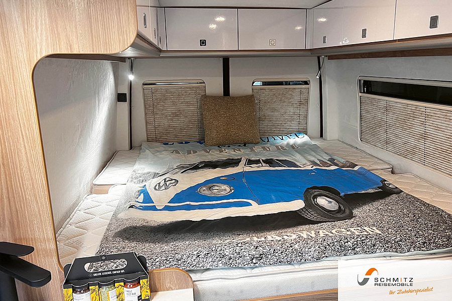 Schlafbereich mit großem Bett