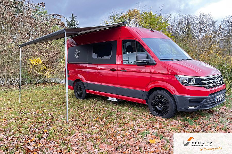 Flexstar Camper mit ausgefahrener Markise